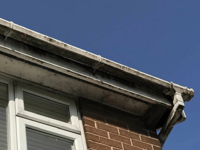 Dirty fascias and soffits before professional cleaning