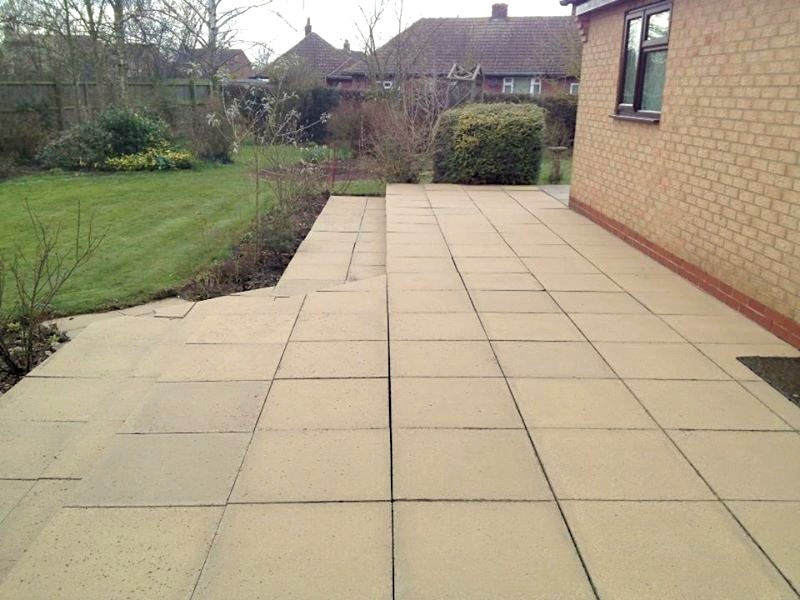 Patio cleaning in Purley – expert service removing dirt, algae, and grime from patio surfaces.